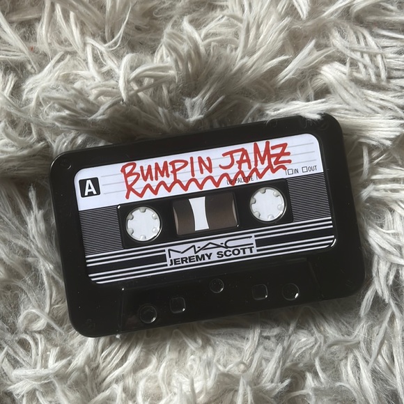 MAC “Bumpin Jamz” lip palette! - Picture 1 of 2